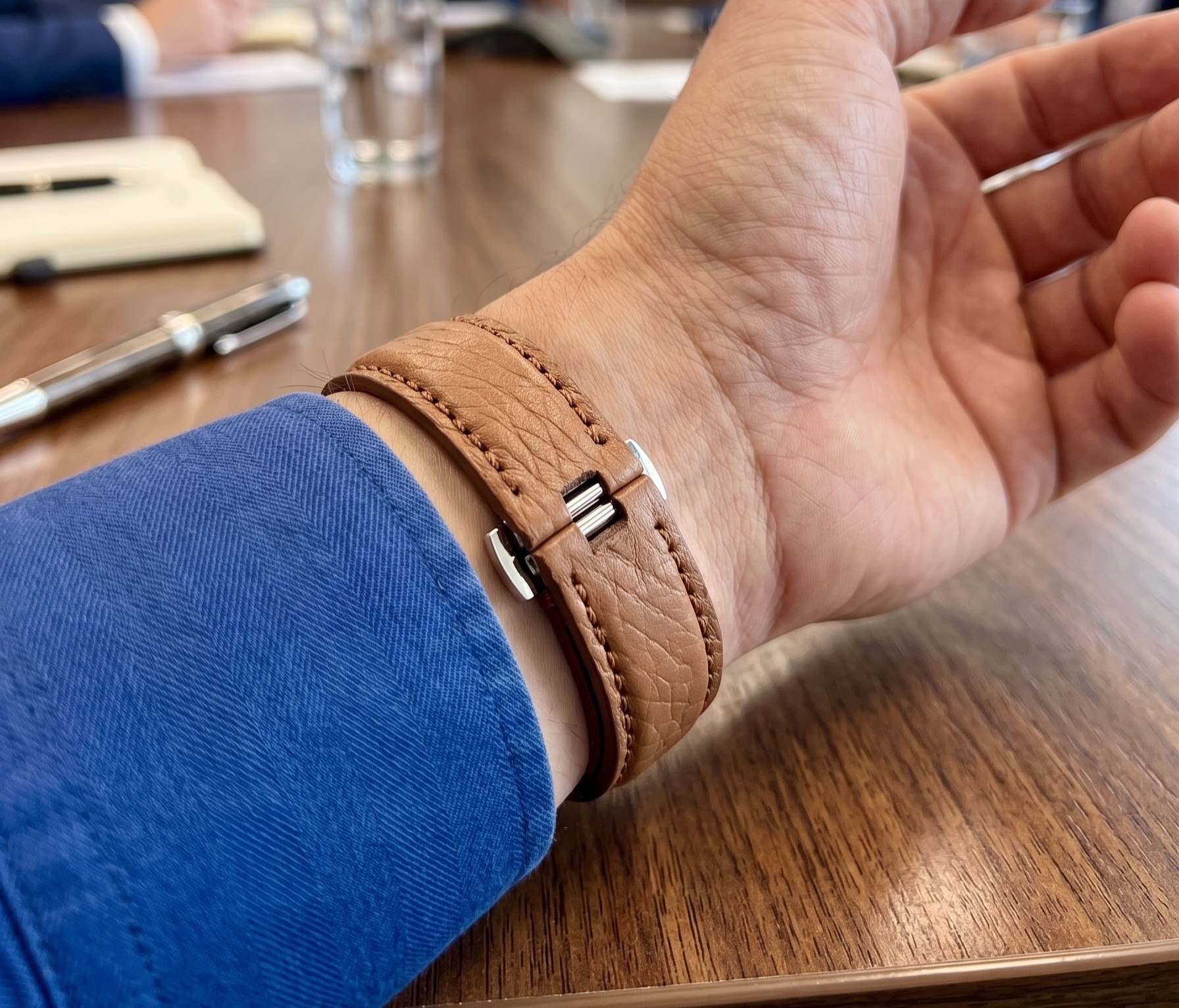 Asymmetric Deployant Clasp Mechanism